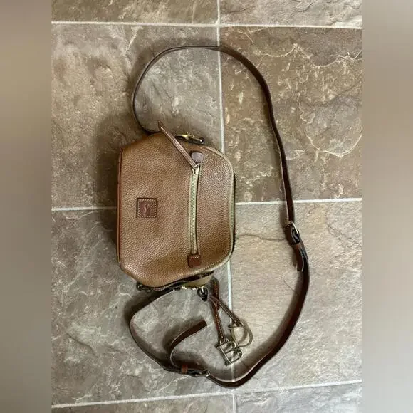 Dooney & Bourke Tan Leather Bag. - Picture 2 of 4